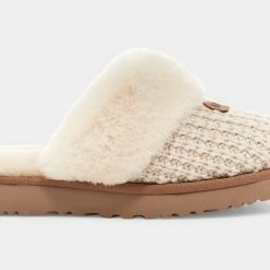 Deals ⭐ UGG 👩 Women's Cozy Slippers 👏
