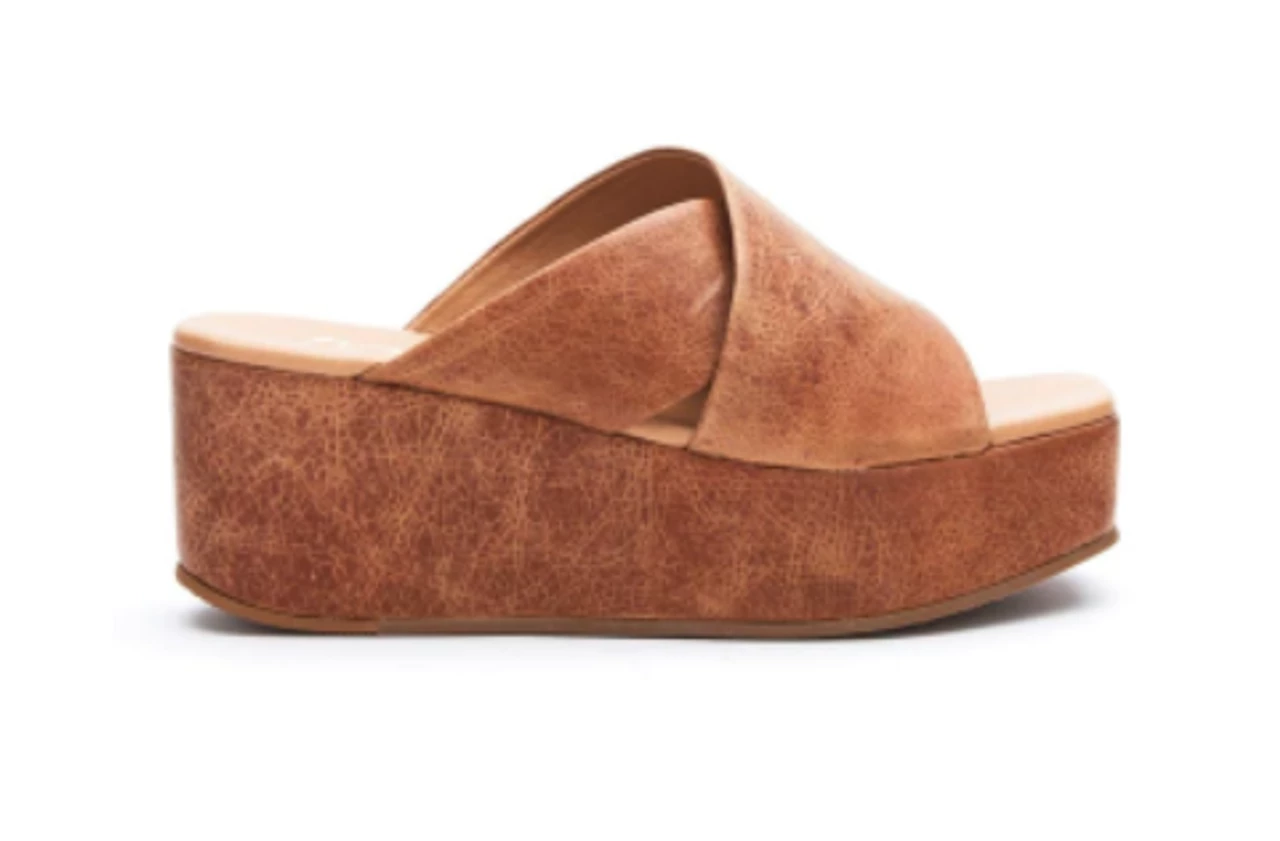 Brand new 🔔 Matisse Footwear Matisse Holden Tan LLTAX ✨